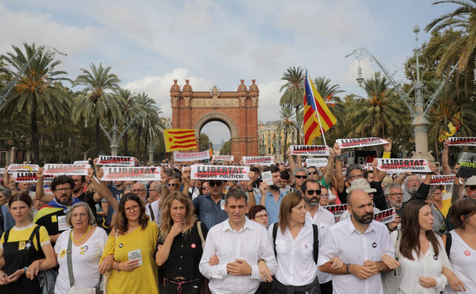 Concentraciones en Barcelona tras conocerse la sentencia a los acusados por el proces. 
