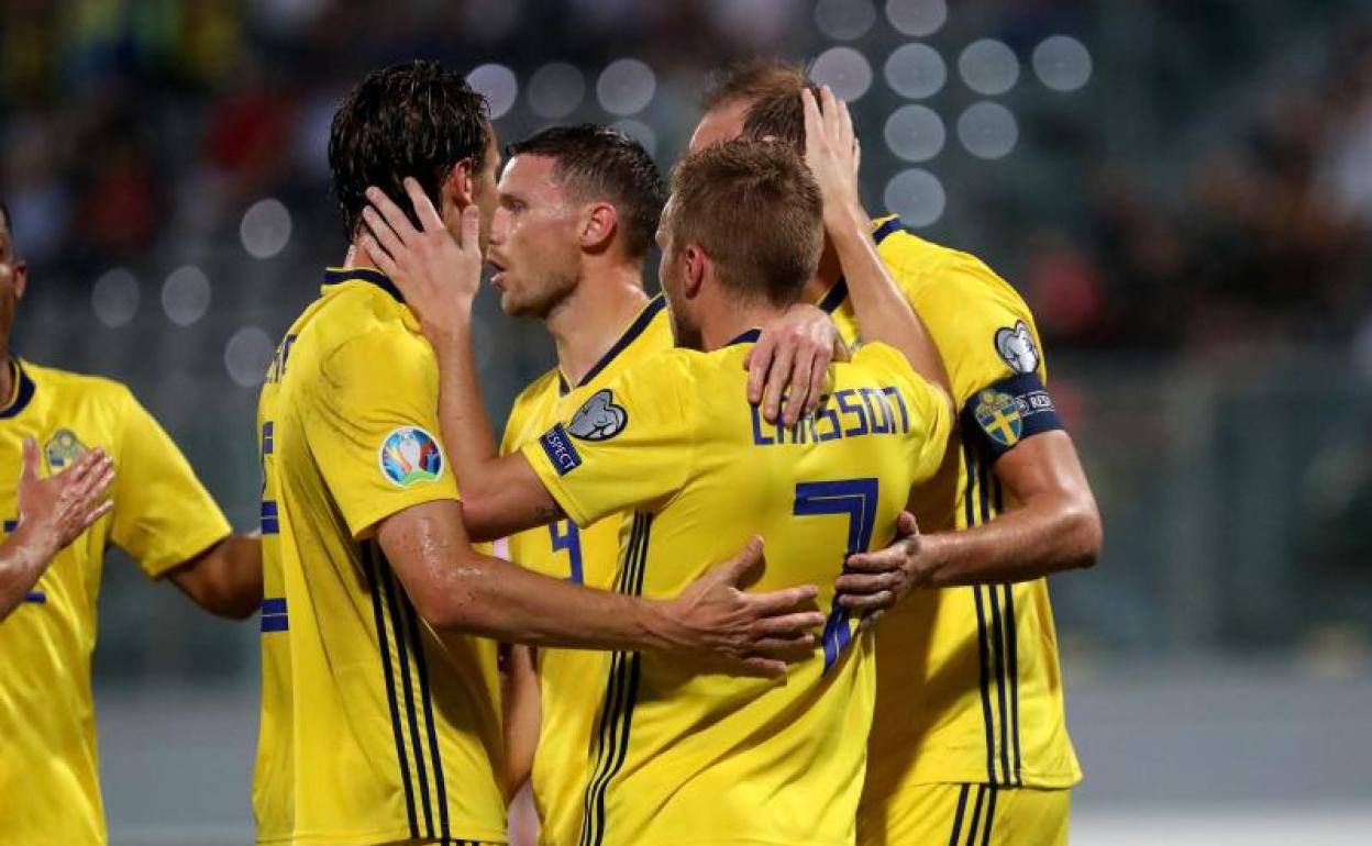 Los suecos celebran uno de sus goles del pasado domingo ante Malta. 