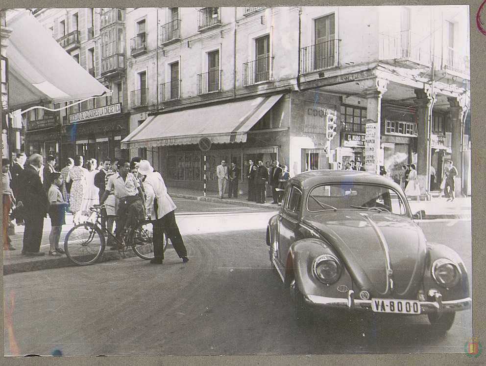 Fotos: Estampas del Valladolid antiguo (XXI): en bicicleta a todas partes