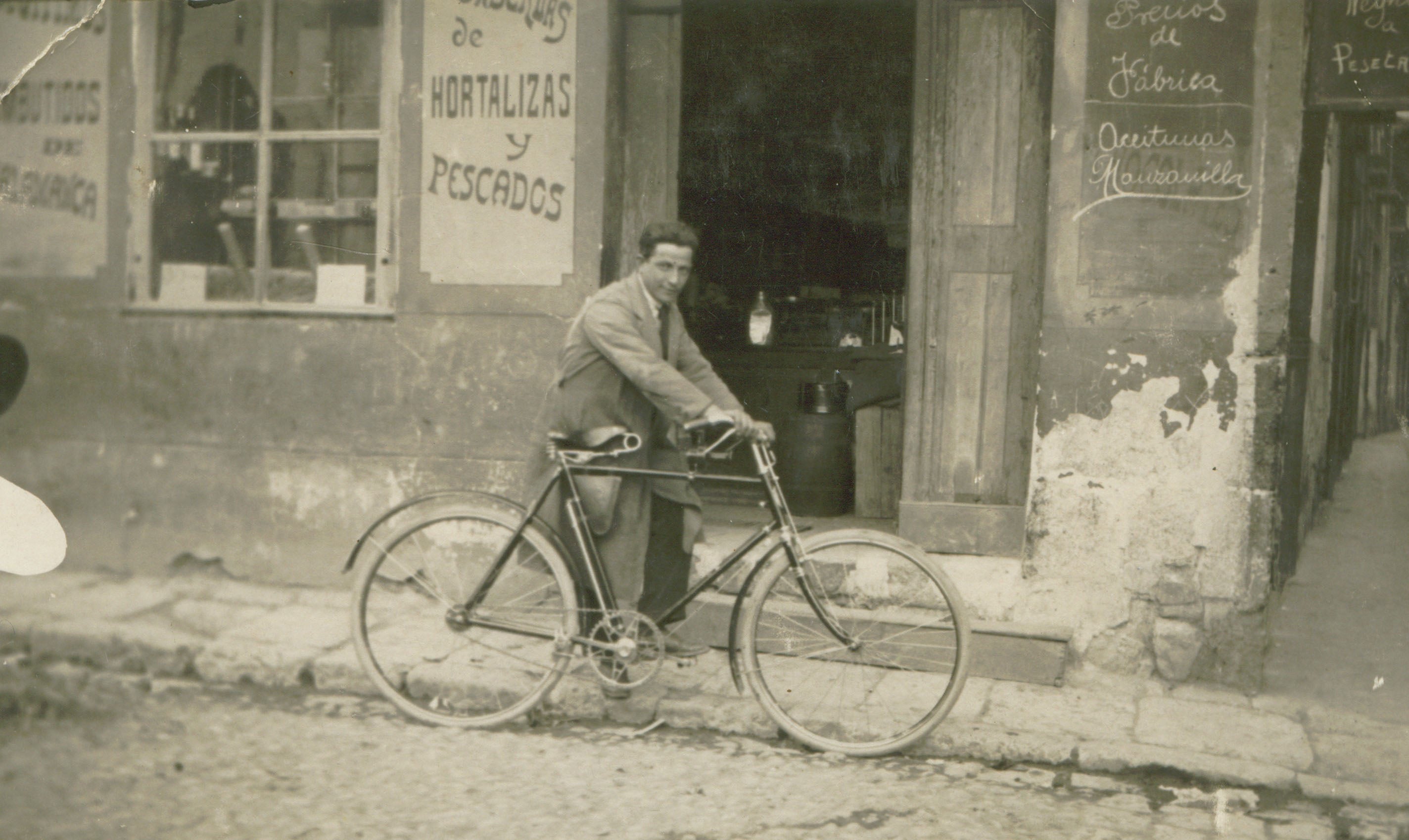 Fotos: Estampas del Valladolid antiguo (XXI): en bicicleta a todas partes