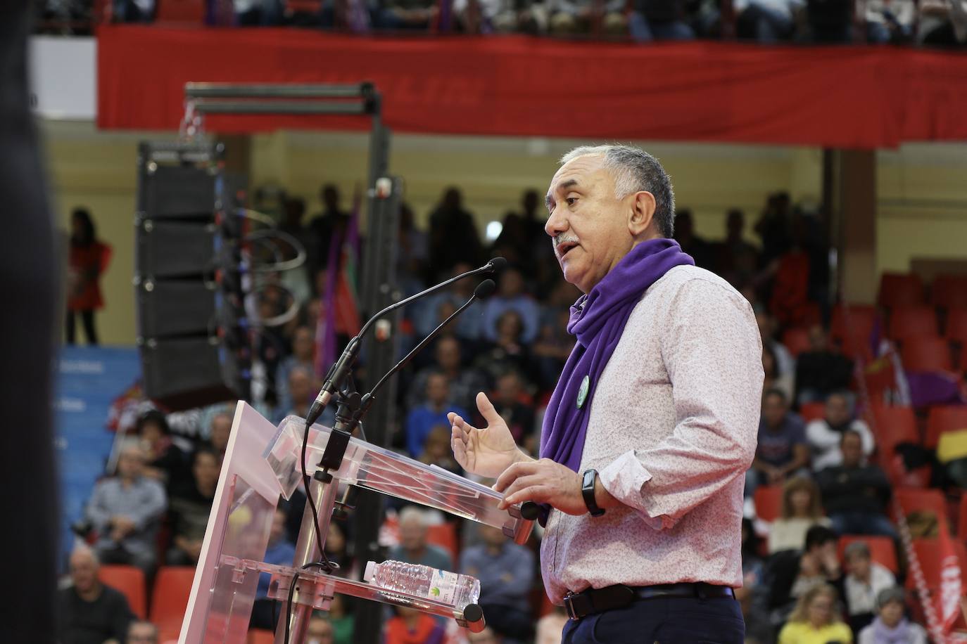2.400 delegados sindicales de UGT de toda España se dan cita en el Polideportivo Huerta del Rey de Valladolid. 