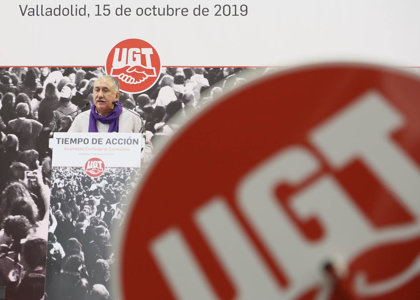 2.400 delegados sindicales de UGT de toda España se dan cita en el Polideportivo Huerta del Rey de Valladolid. 