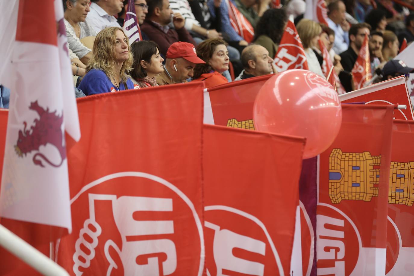 2.400 delegados sindicales de UGT de toda España se dan cita en el Polideportivo Huerta del Rey de Valladolid. 