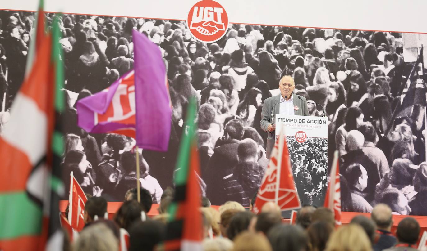 2.400 delegados sindicales de UGT de toda España se dan cita en el Polideportivo Huerta del Rey de Valladolid. 