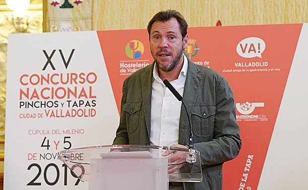 El alcalde, Óscar Puente, en la presentación de la cita. 