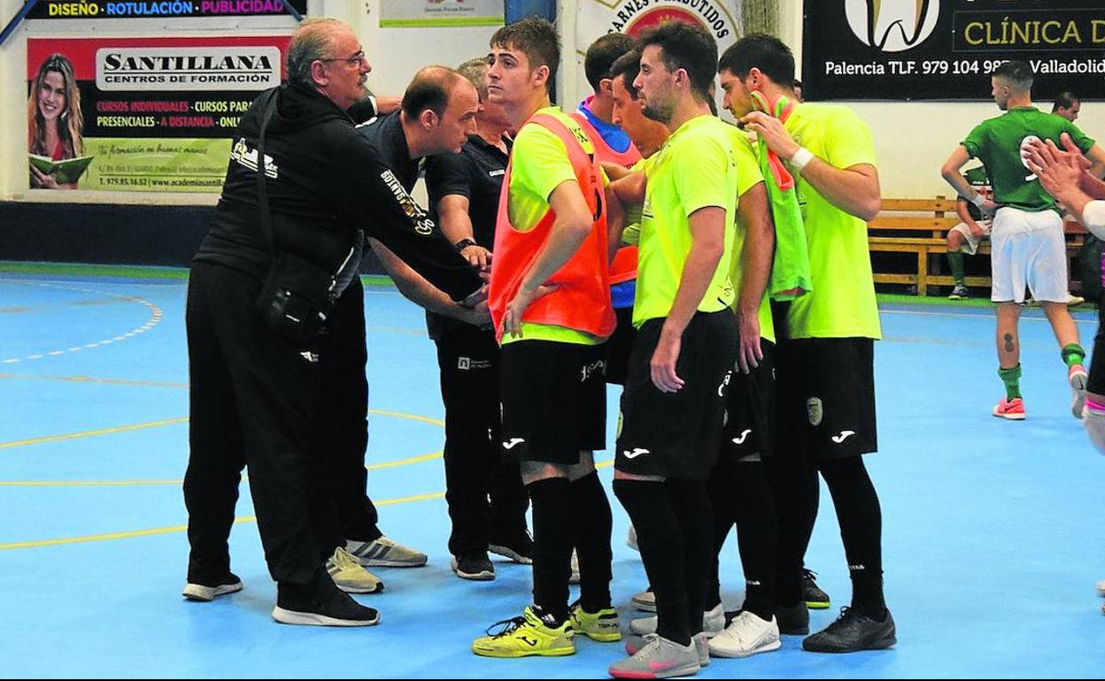 El Deporcyl Guardo celebra el triunfo ante el San Juan en la Bombonevera.