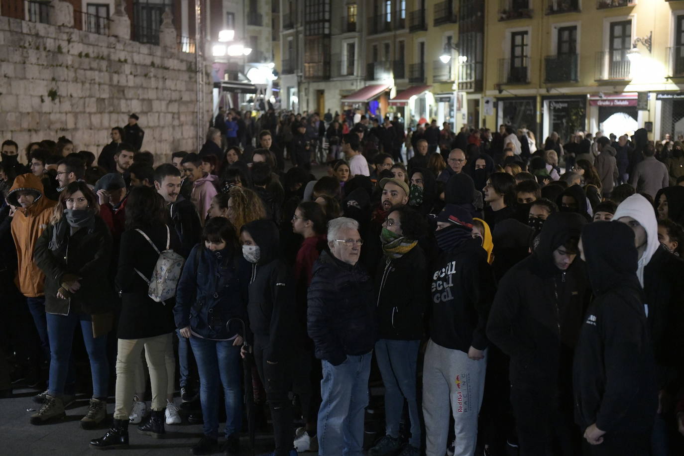 Manifestaciones en contra y a favor de los disturbios en Cataluña a raíz de la sentencia del procés