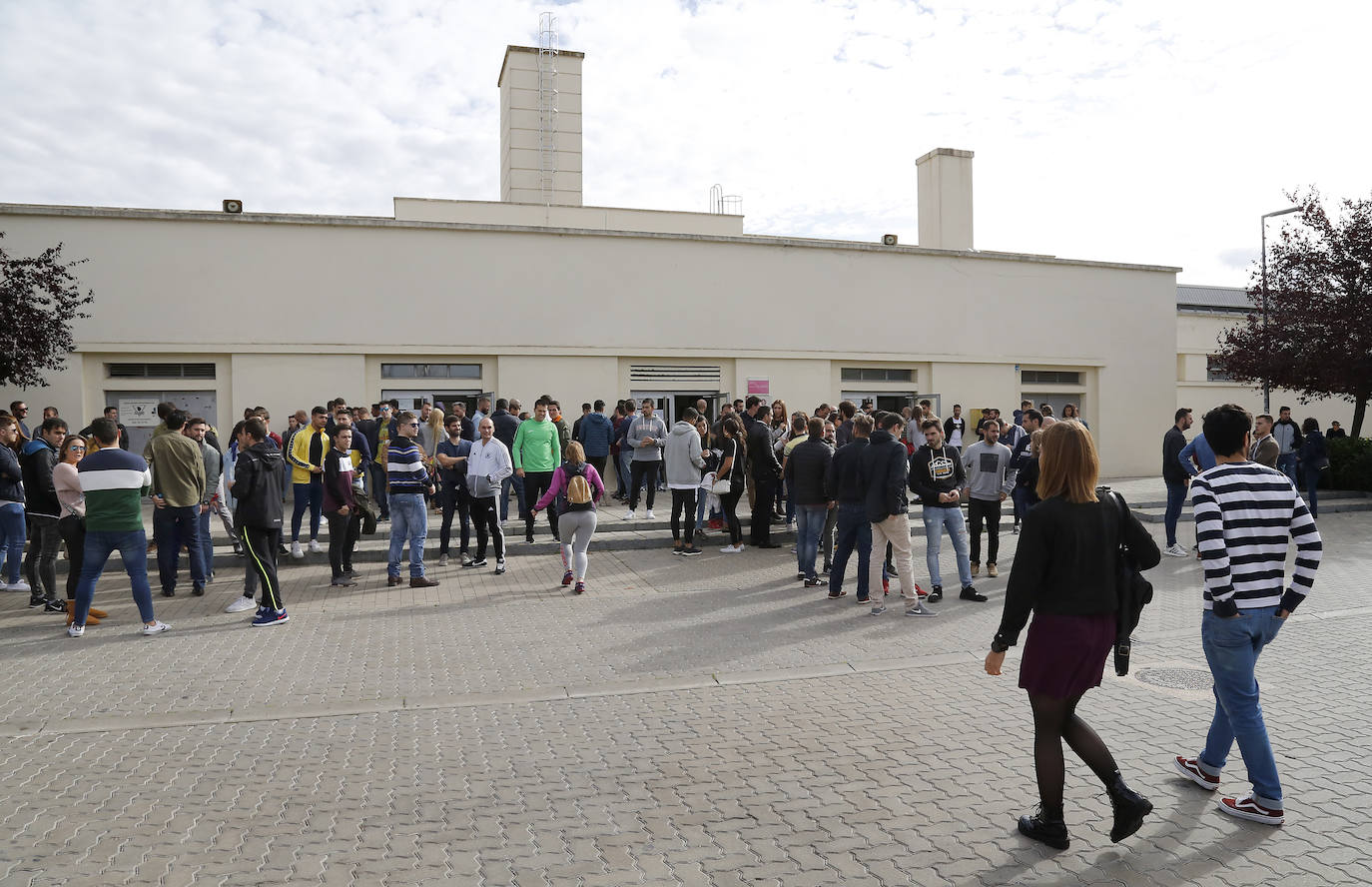 Los aspirantes en La Yutera durante la primera de las pruebas.