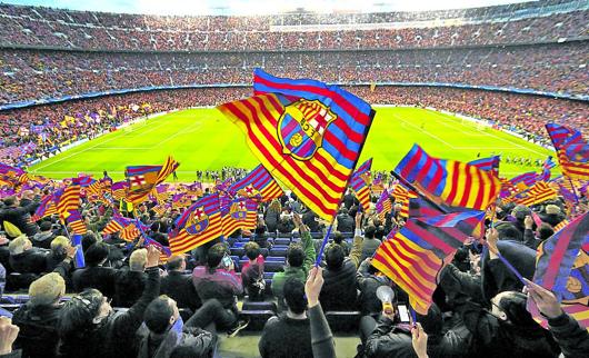 Panorámica del Nou Camp, durante un partido.