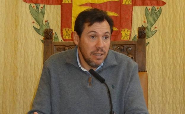 Óscar Puente, alcalde de Valladolid, durante un pleno. 