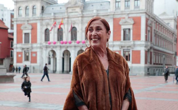 Verónica Forqué en la Plaza Mayor de Valladolid. 