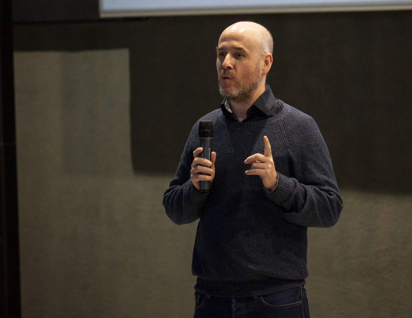 El director Salvador Simó ha presentado la película a adolescentes de varios institutos este martes 22 de octubre, dentro del ciclo joven de la Semana Internacional de Cine de Valladolid.