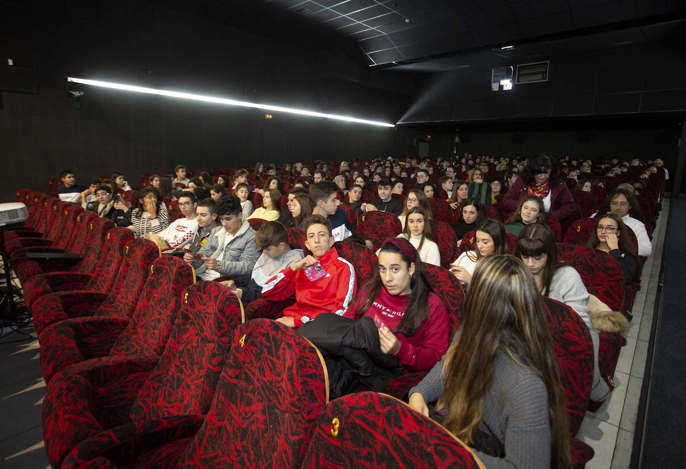 El director Salvador Simó ha presentado la película a adolescentes de varios institutos este martes 22 de octubre, dentro del ciclo joven de la Semana Internacional de Cine de Valladolid.