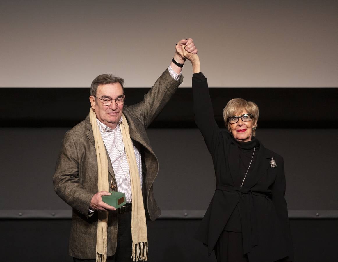 Alejandro Amenábar, Najwa Nimri, Luis San Narciso, Pedro Olea y el director del programa 'El séptimo vicio', Javier Tolentino, reciben el homenaje del festival