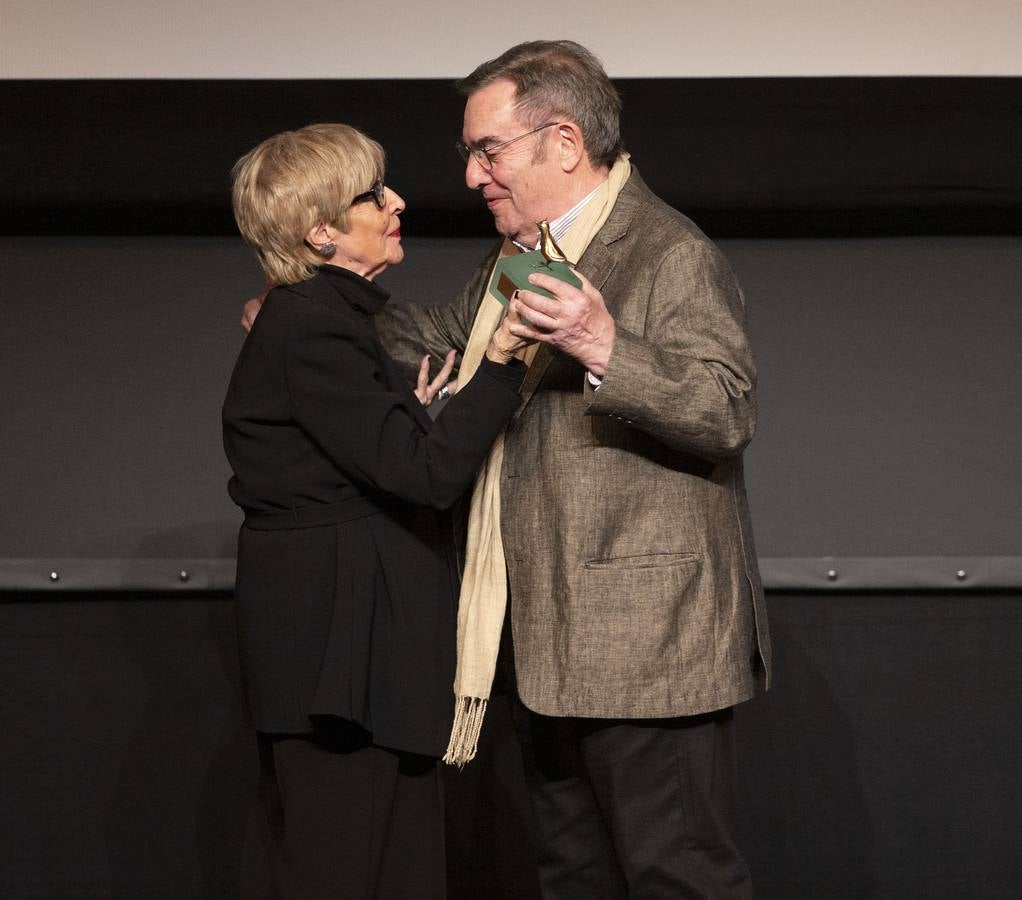 Alejandro Amenábar, Najwa Nimri, Luis San Narciso, Pedro Olea y el director del programa 'El séptimo vicio', Javier Tolentino, reciben el homenaje del festival