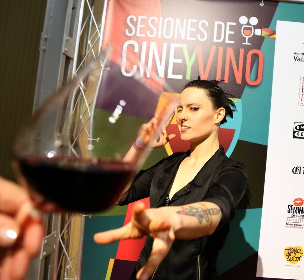 El festival entrega el galardón a la bodega en reconocimiento a su trayectoria desde 1927 como pionera de la Ribera del Fuero | La gala fue presentada por la actriz Ana Arias