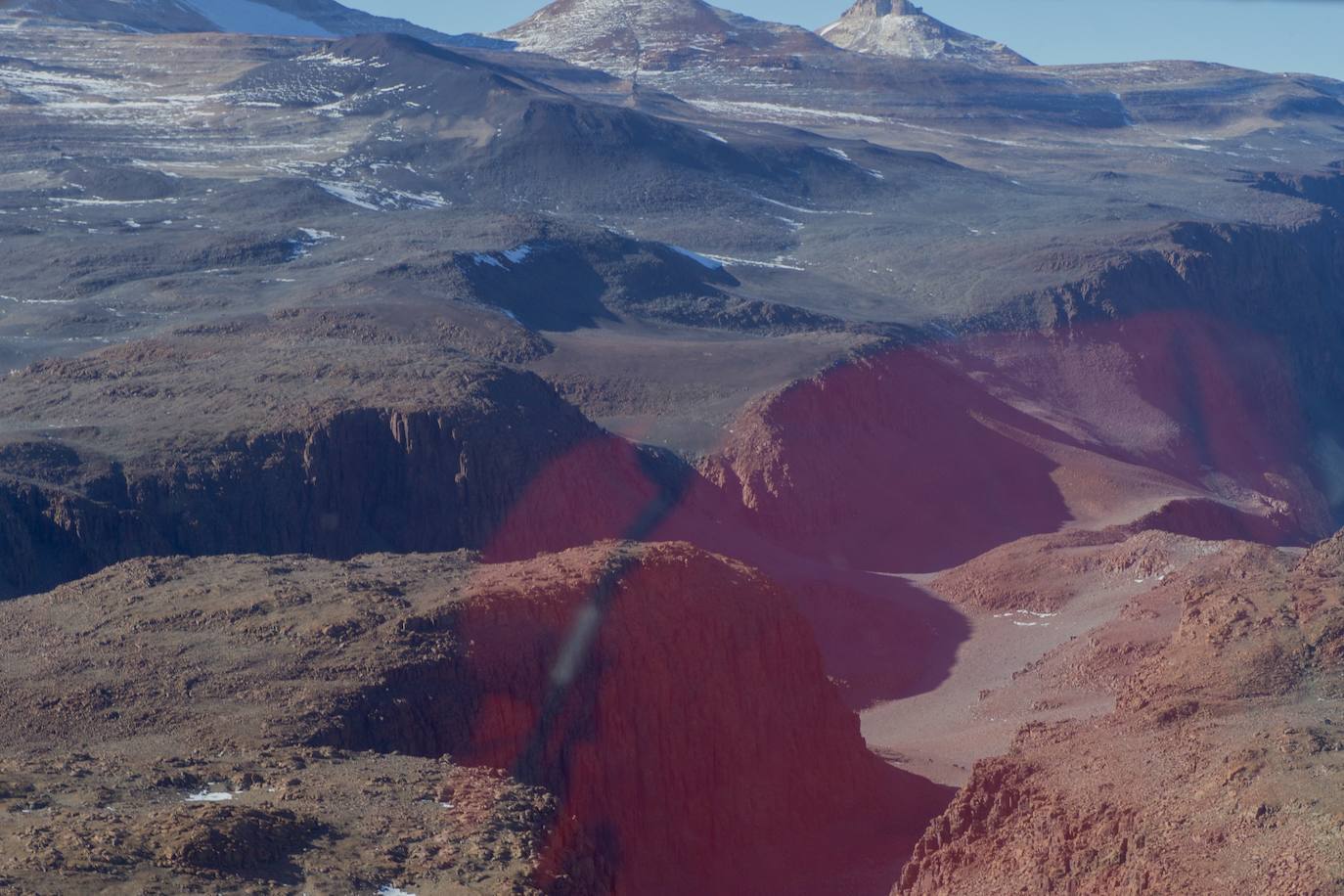 Valles Secos (Antártida) | Suelos de grava áridos que hacen de él otro lugar en la Tierra que podría pasar por Marte. Es una zona sin casi humedad y, a pesar de estar en la Antártida, no tiene nada de nieve. Es una de las zonas desérticas más secas del mundo.