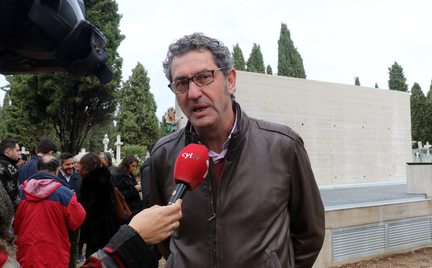 Manuel Escarda Secretario Provincial del PSOE en declaraciones durante el homenaje a los represaliados en el cementerio del Carmen.