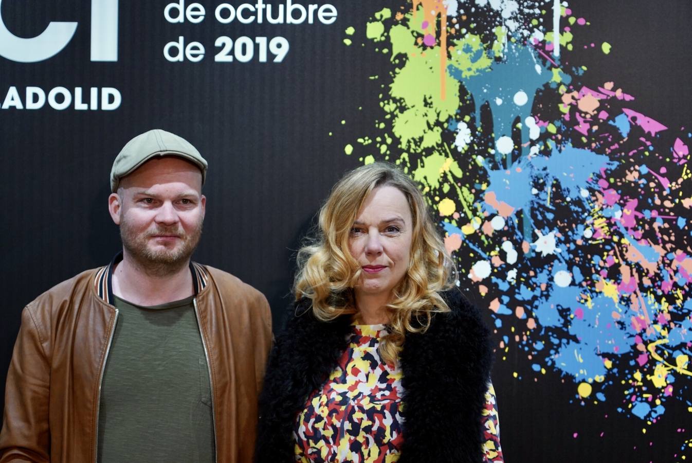 El cineasta islandés Grímur Hákonarson junto a la actriz Arndís Hrönn presentan la película de la Sección Oficial 'The County'.