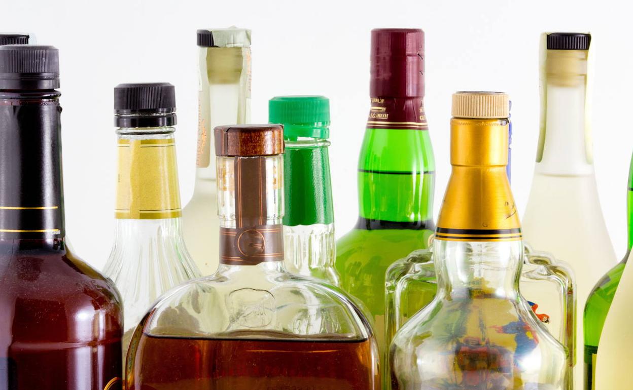 Detenido por robar botellas de alcohol en un bar de Valladolid y vendérselas a los clientes