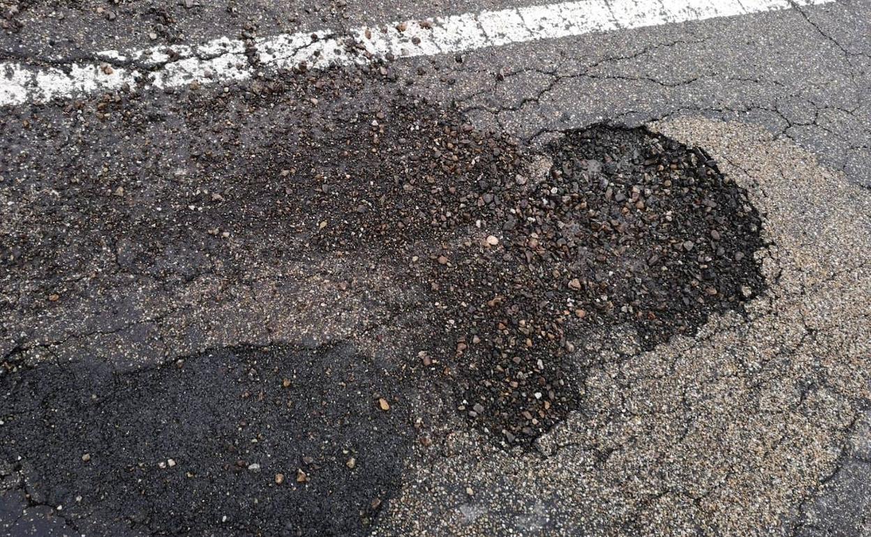 Estado actual en el que se encuentra un tramo de la carretera VA-610 entre Pollos y Castronuño. 