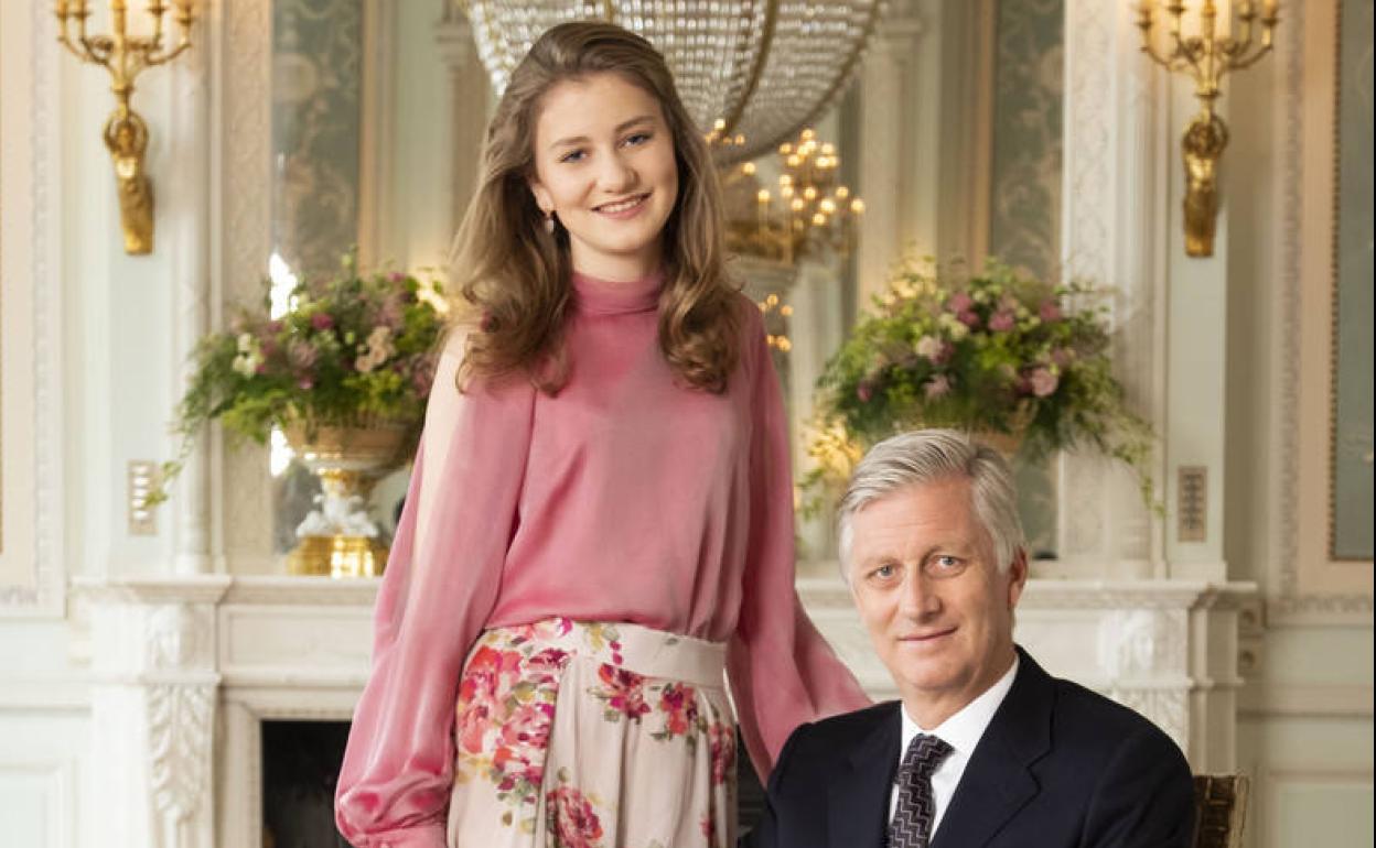 La princesa Elisabeth y su padre, el rey Felipe de Bégica.