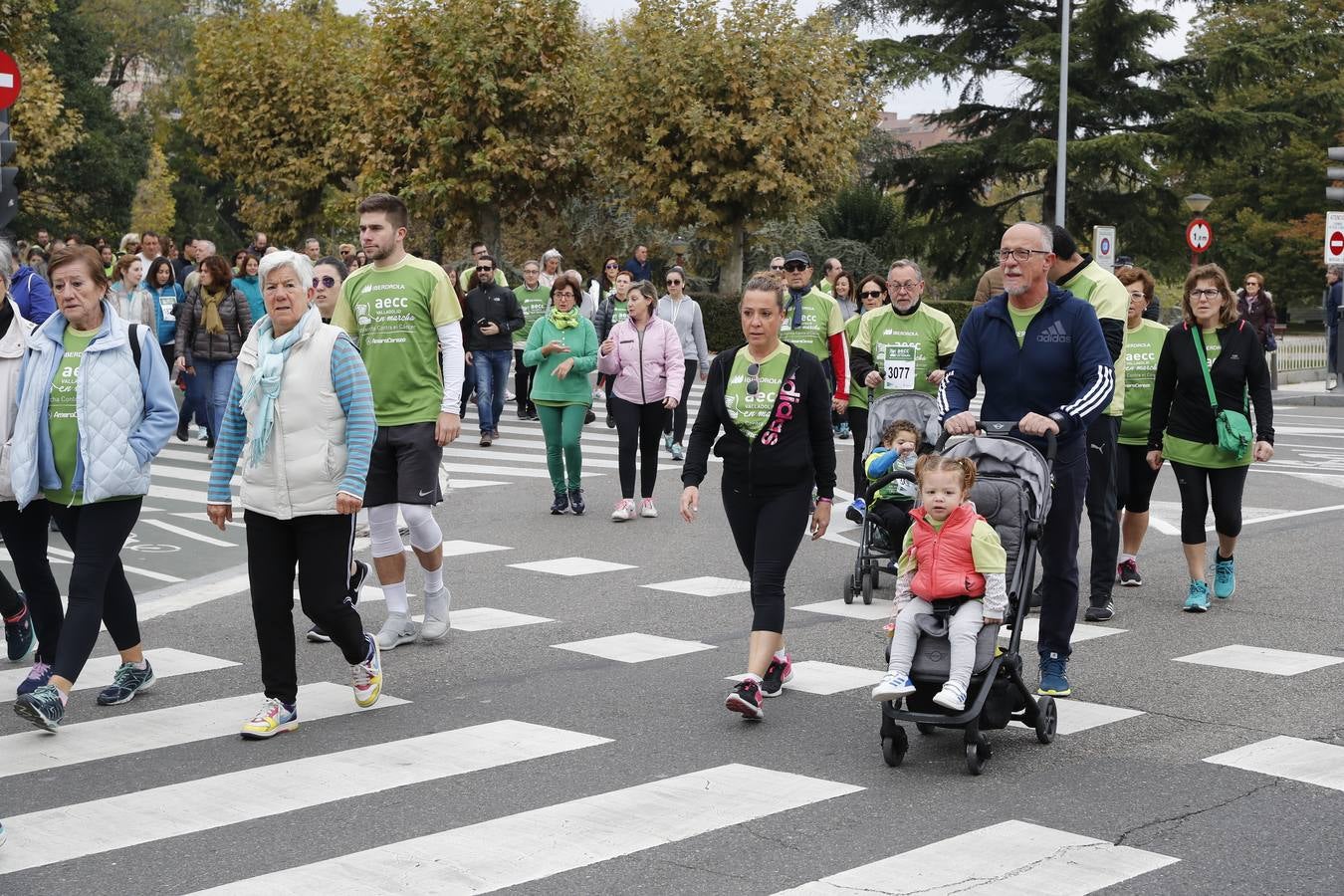 Participantes en la marcha contra el cáncer. 