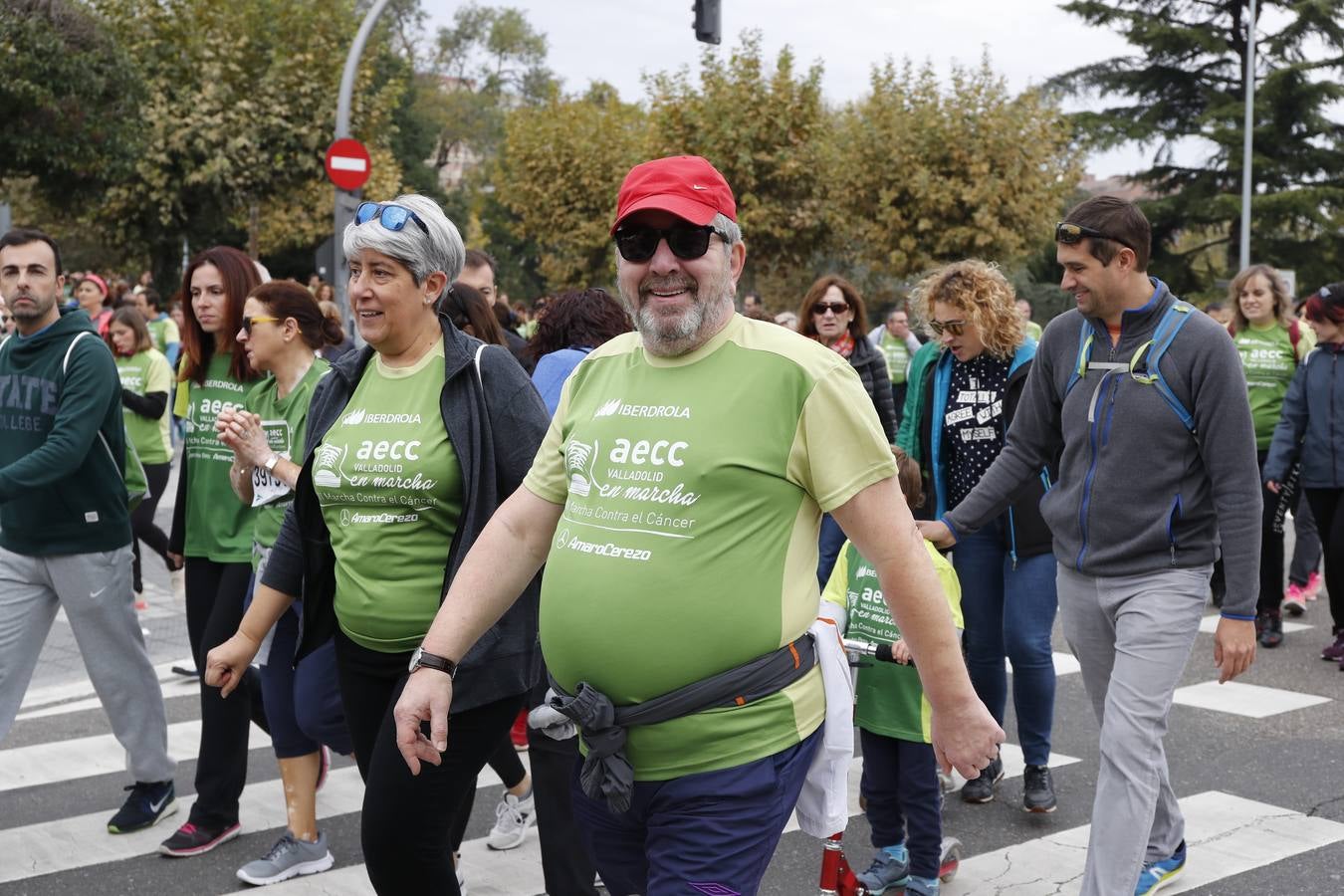 Participantes en la marcha contra el cáncer. 