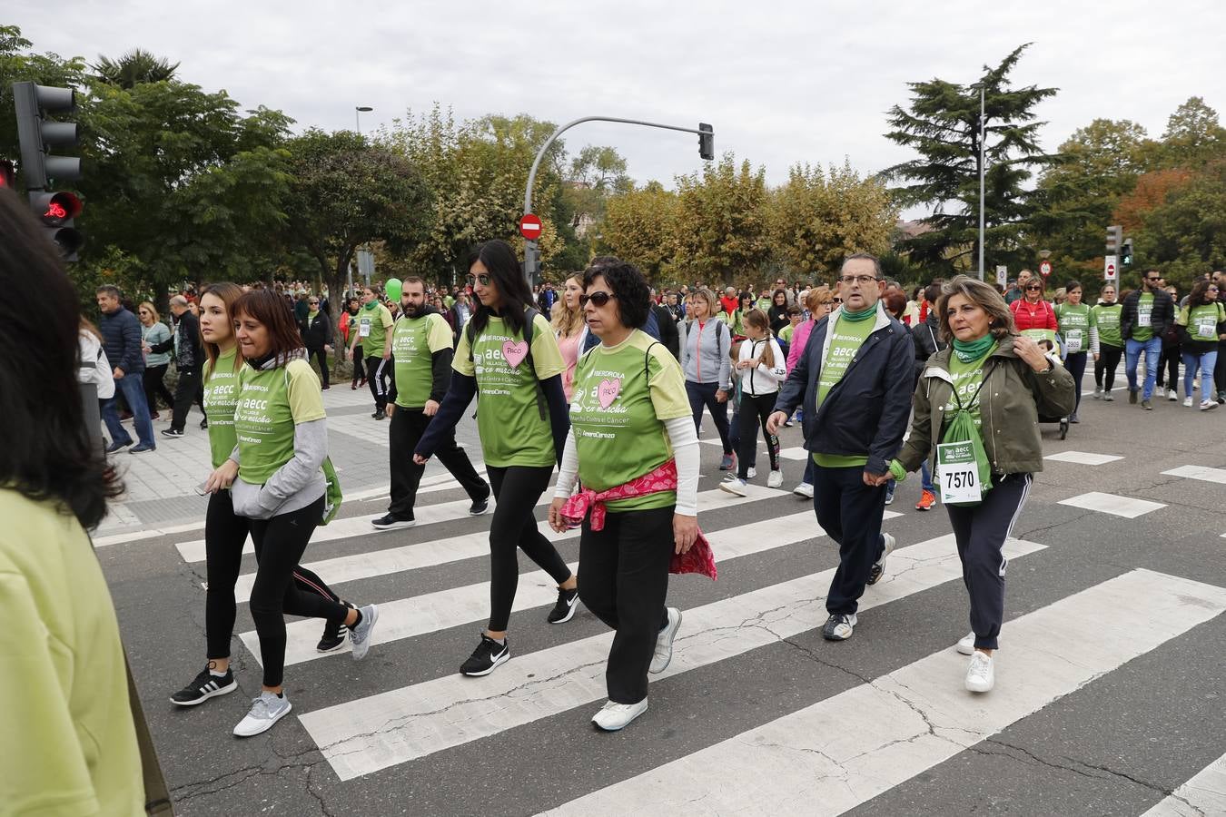 Participantes en la marcha contra el cáncer. 