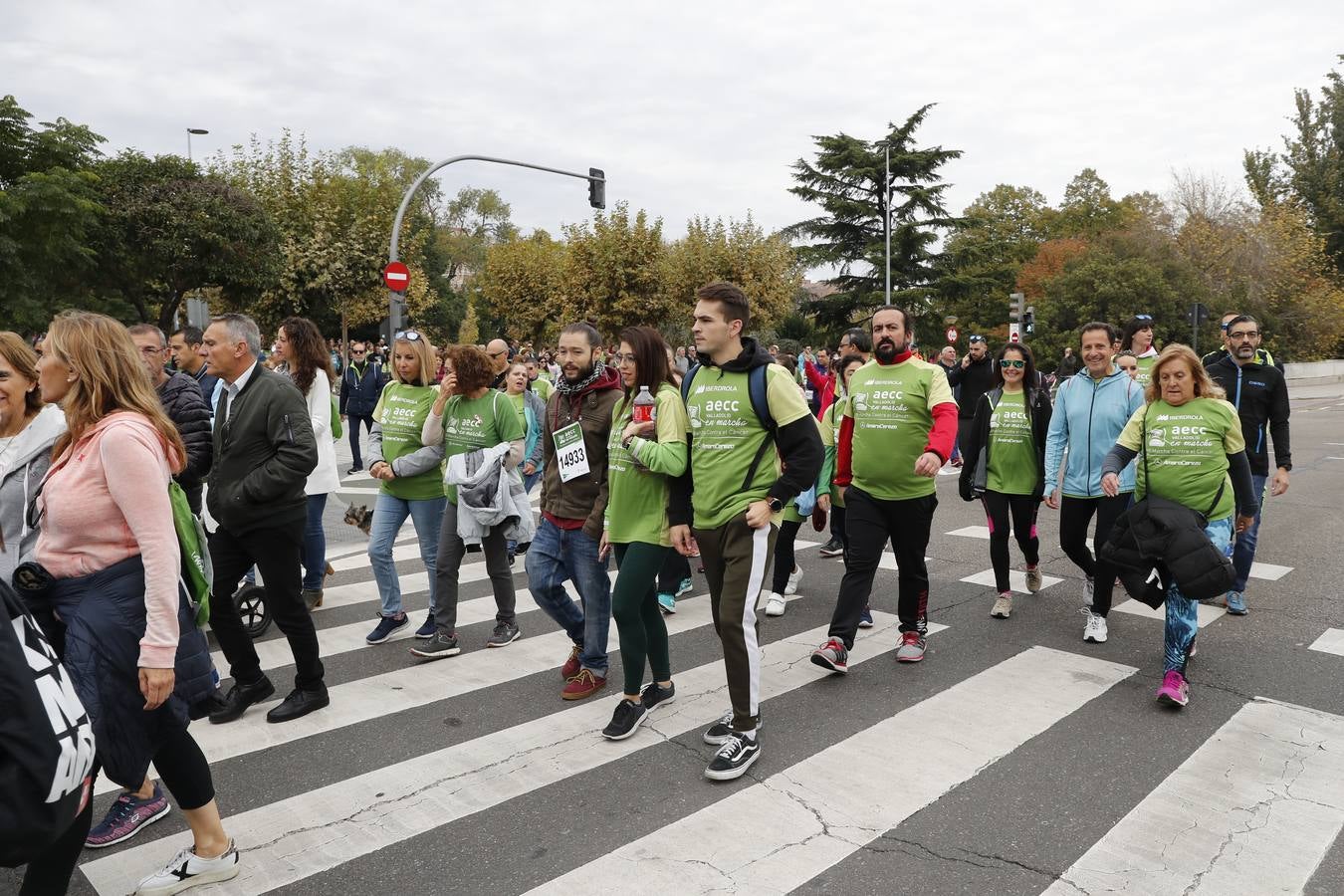 Participantes en la marcha contra el cáncer. 