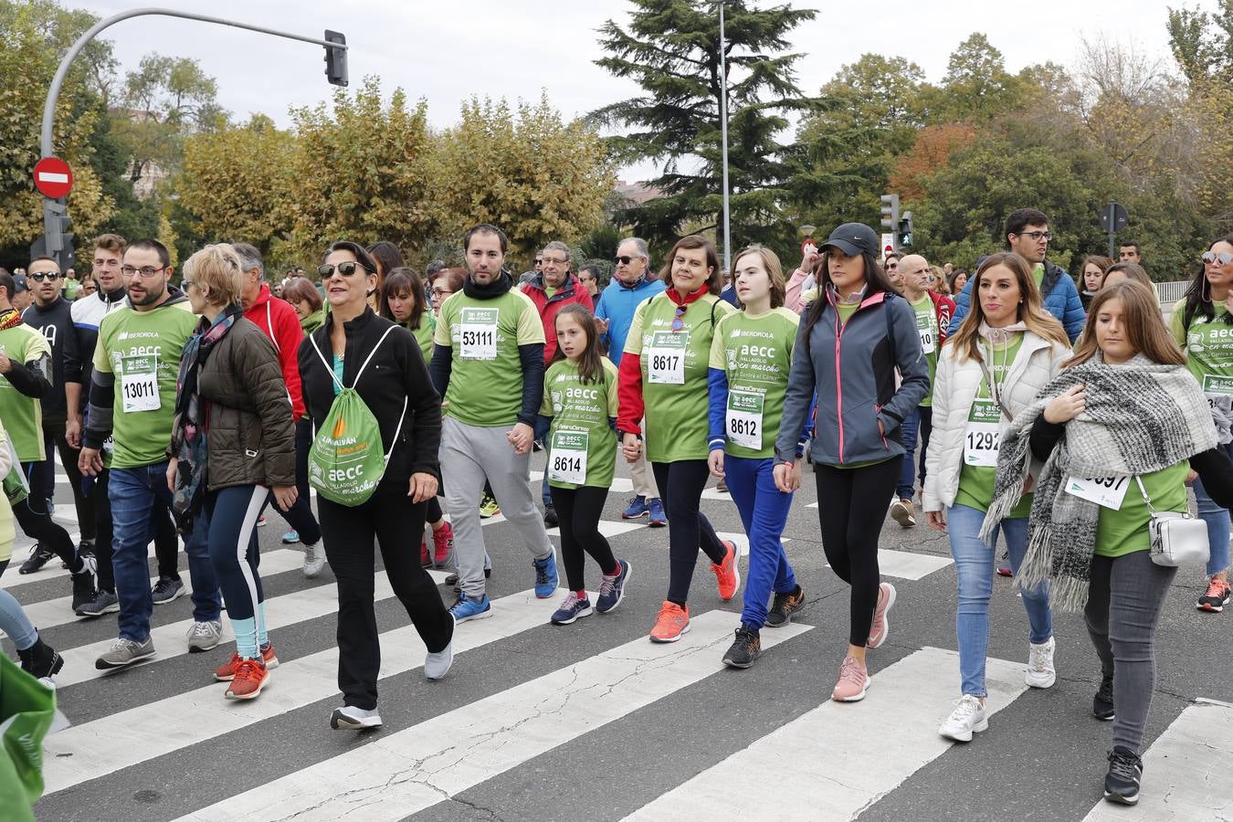 Participantes en la marcha contra el cáncer. 