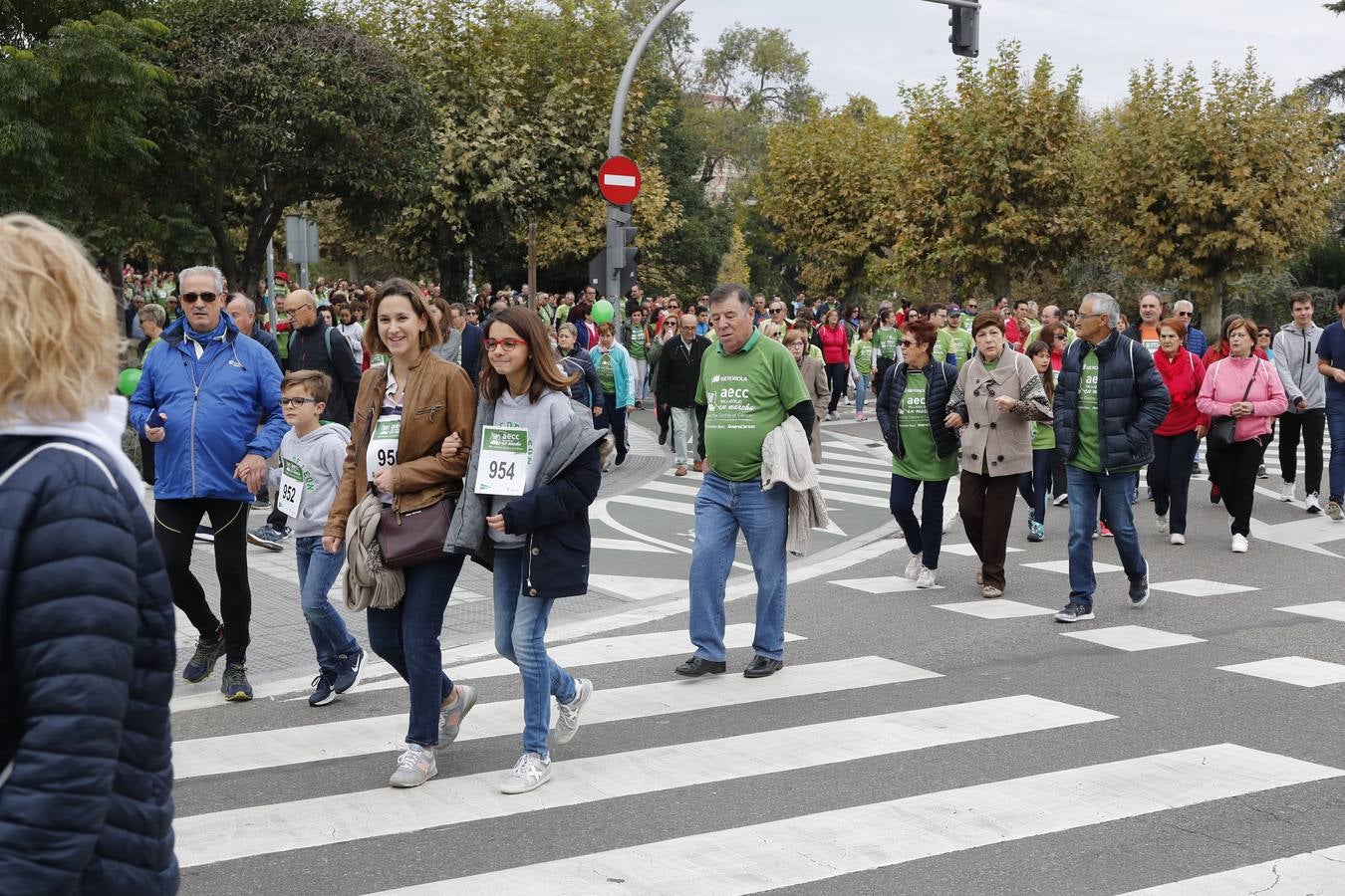 Participantes en la marcha contra el cáncer. 