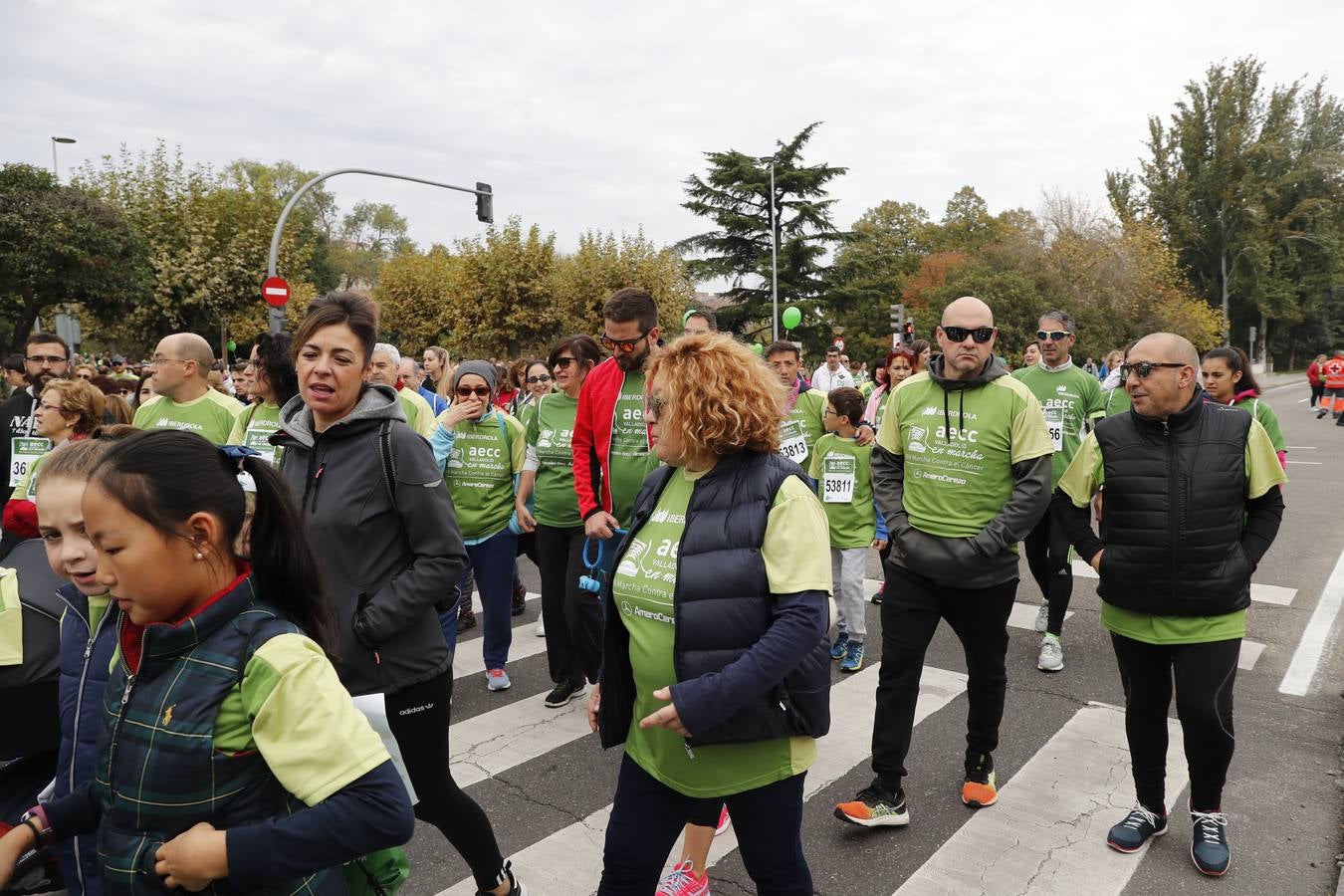 Participantes en la marcha contra el cáncer. 