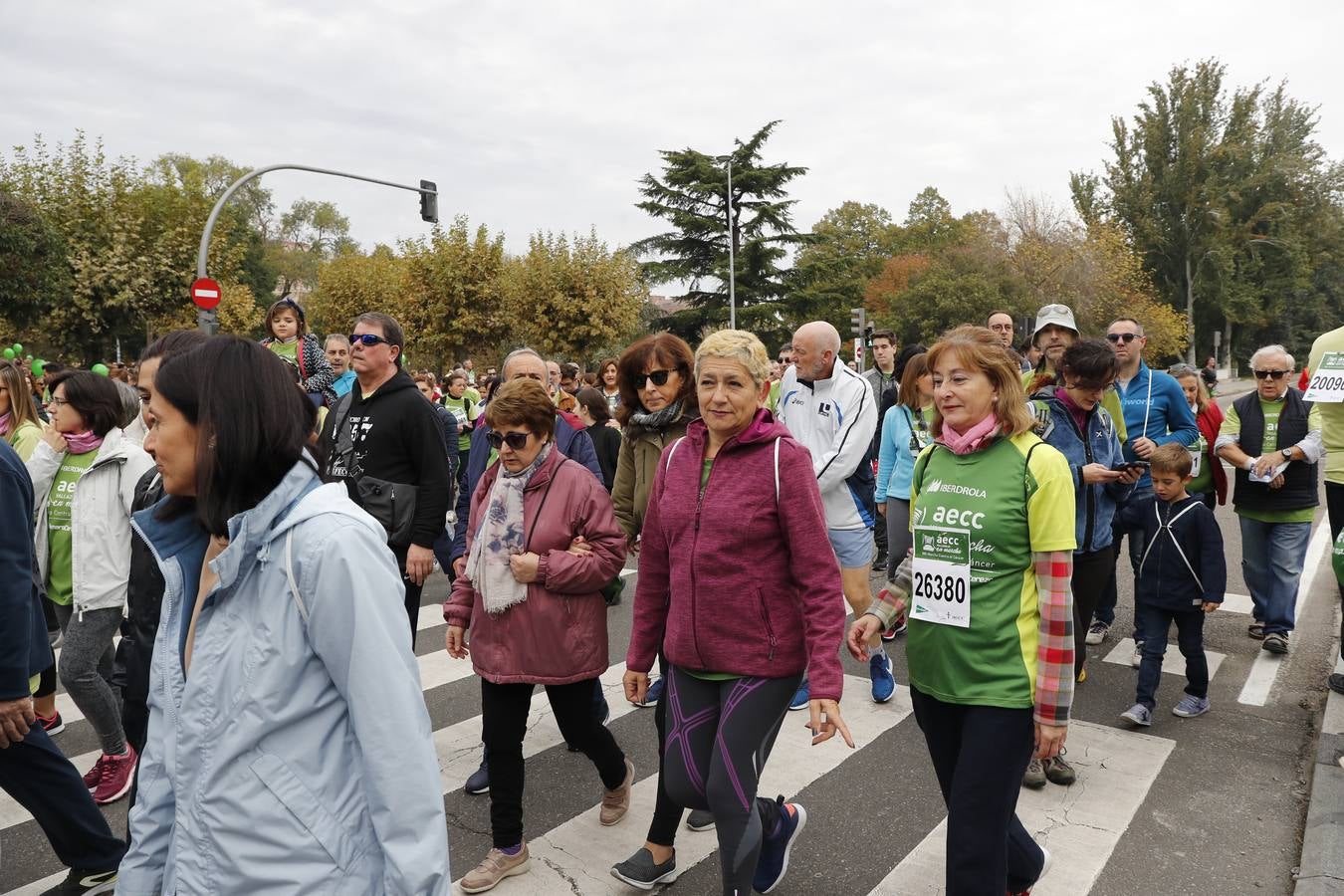 Participantes en la marcha contra el cáncer. 