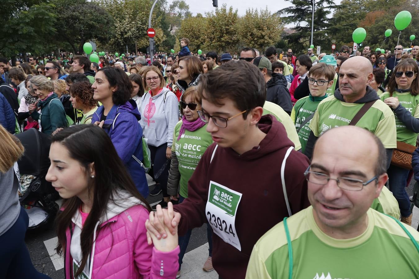 Participantes en la marcha contra el cáncer. 