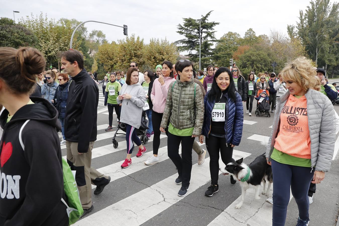 Participantes de la marcha contra el cáncer. 