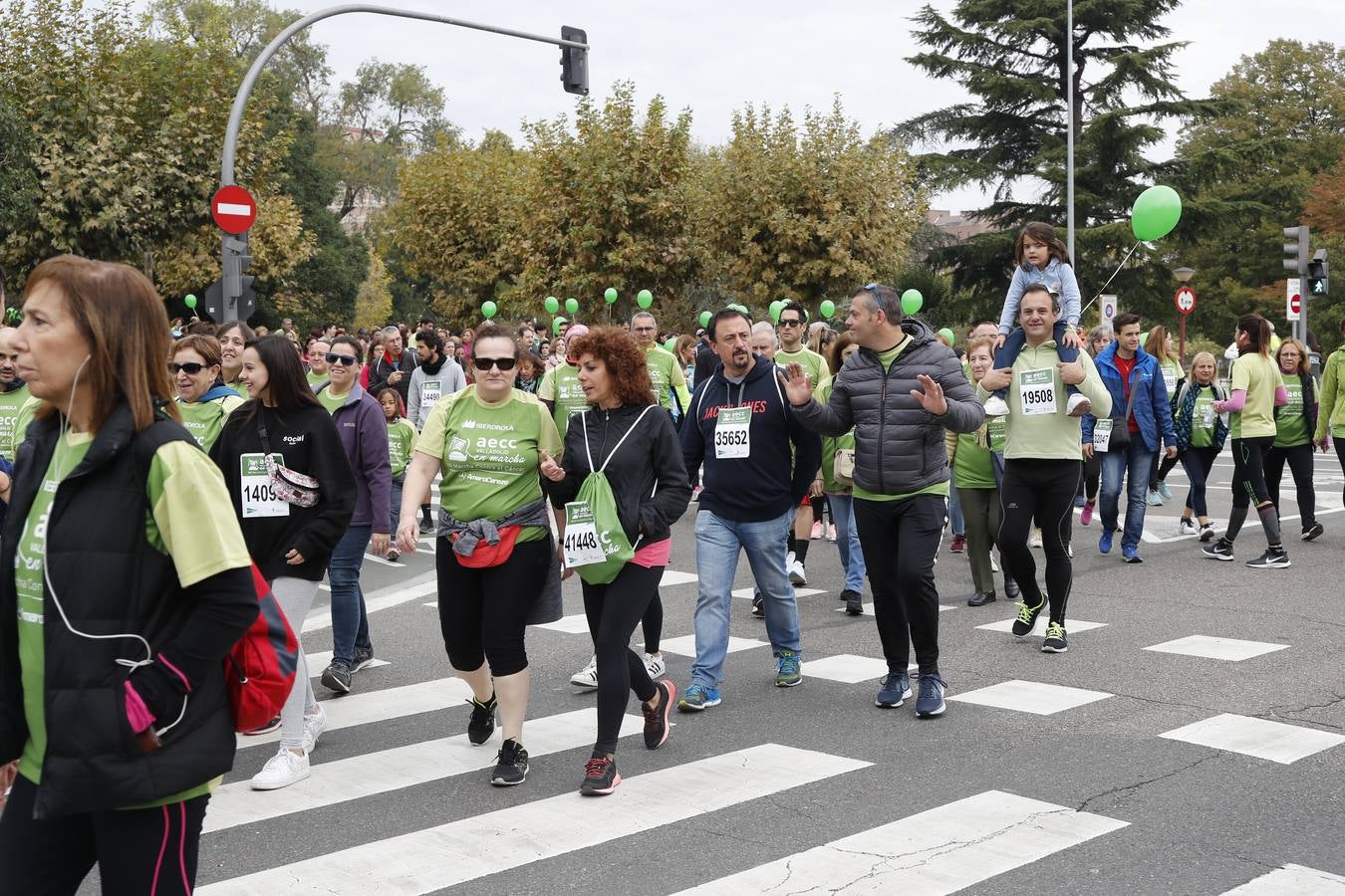 Participantes de la marcha contra el cáncer. 