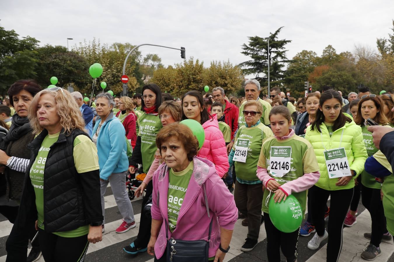 Participantes de la marcha contra el cáncer. 