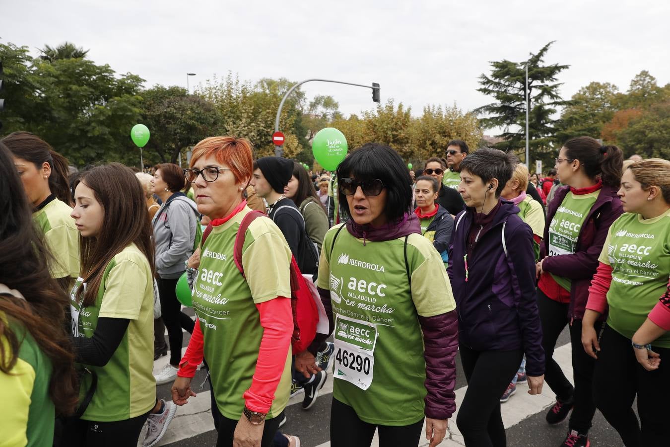 Participantes de la marcha contra el cáncer. 