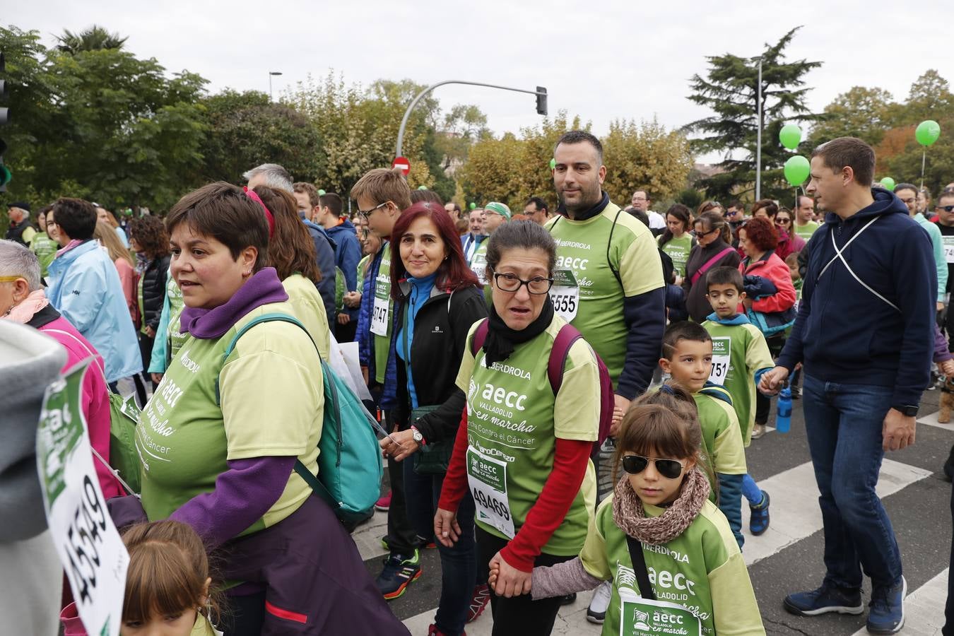 Participantes de la marcha contra el cáncer. 