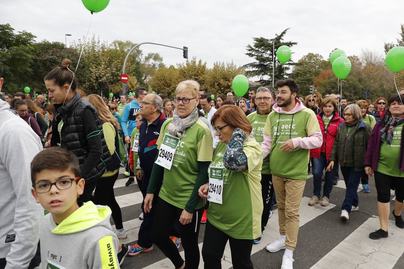 Participantes de la marcha contra el cáncer. 