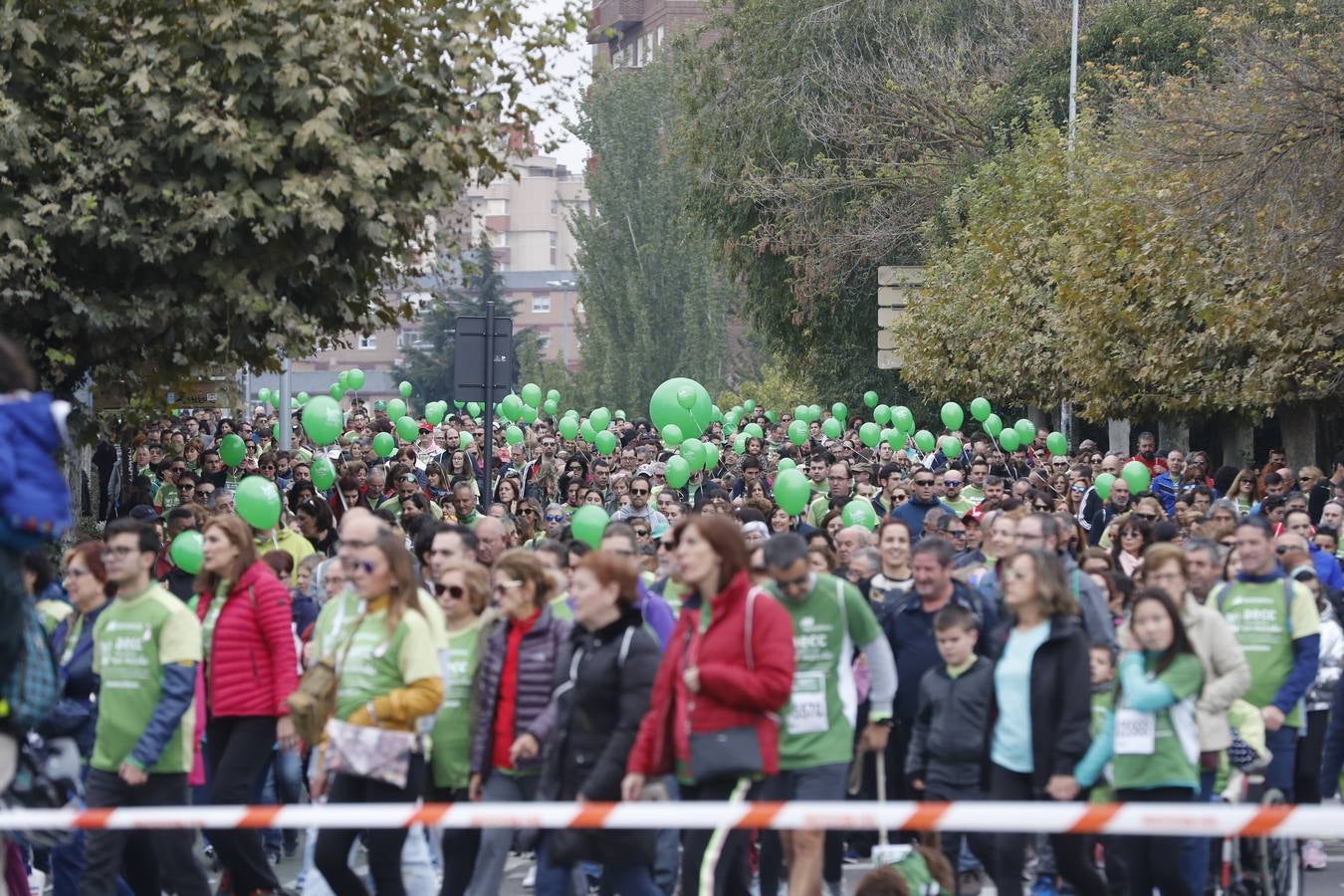 Participantes de la marcha contra el cáncer. 