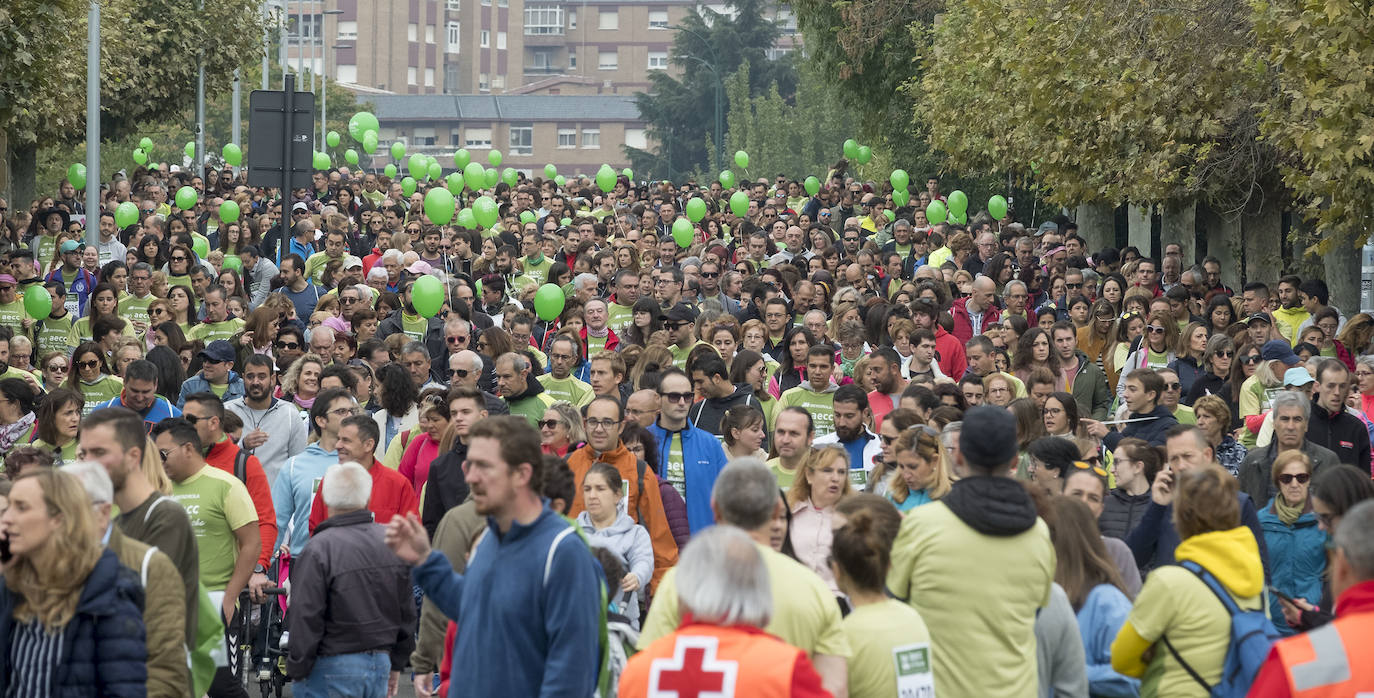 Participantes de la marcha contra el cáncer. 