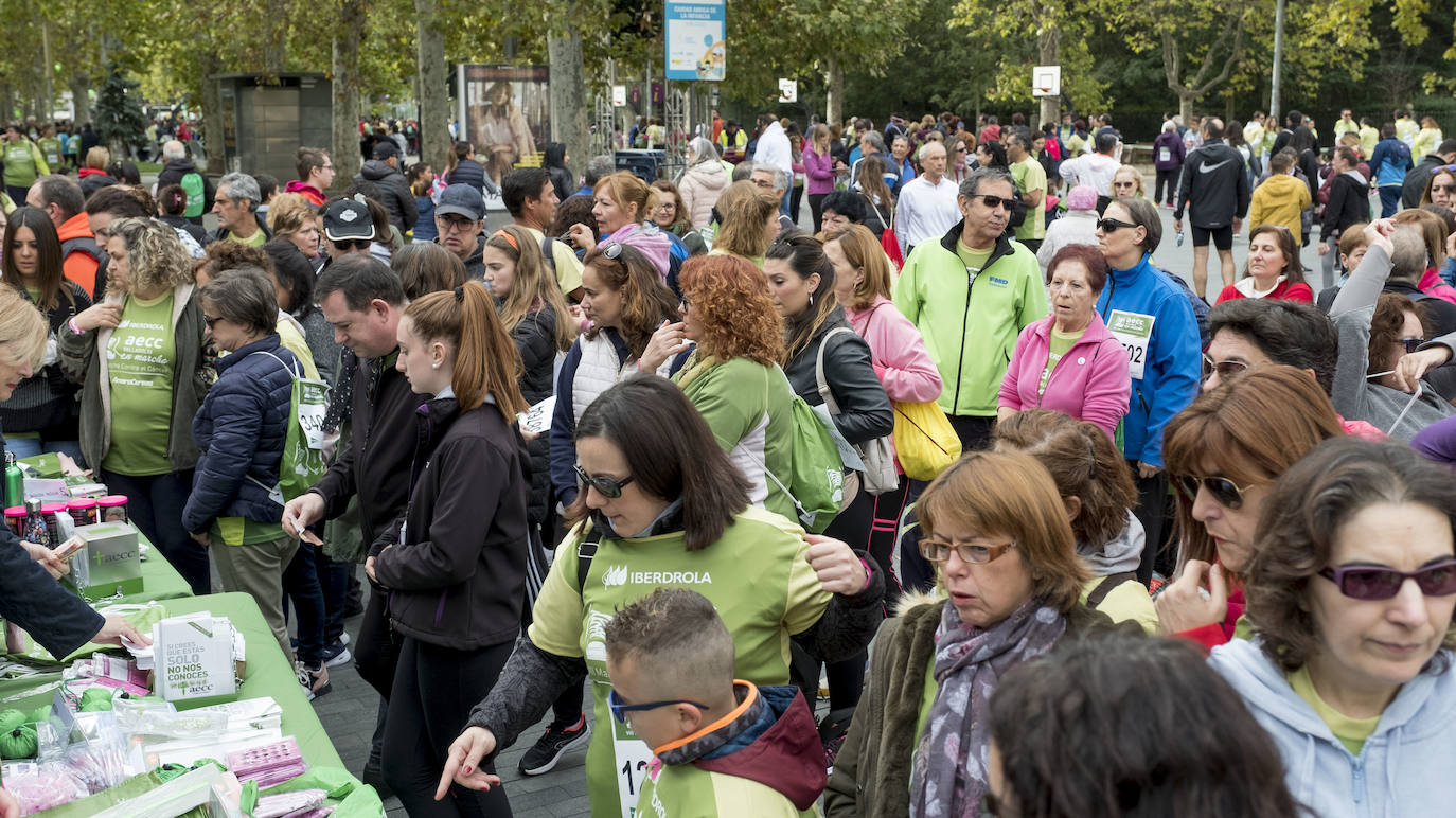 Participantes de la marcha contra el cáncer. 