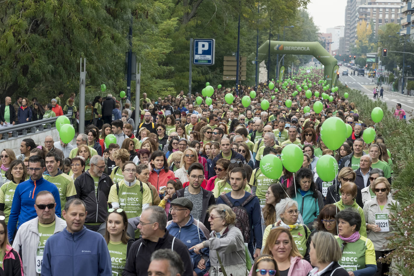 Participantes de la marcha contra el cáncer. 