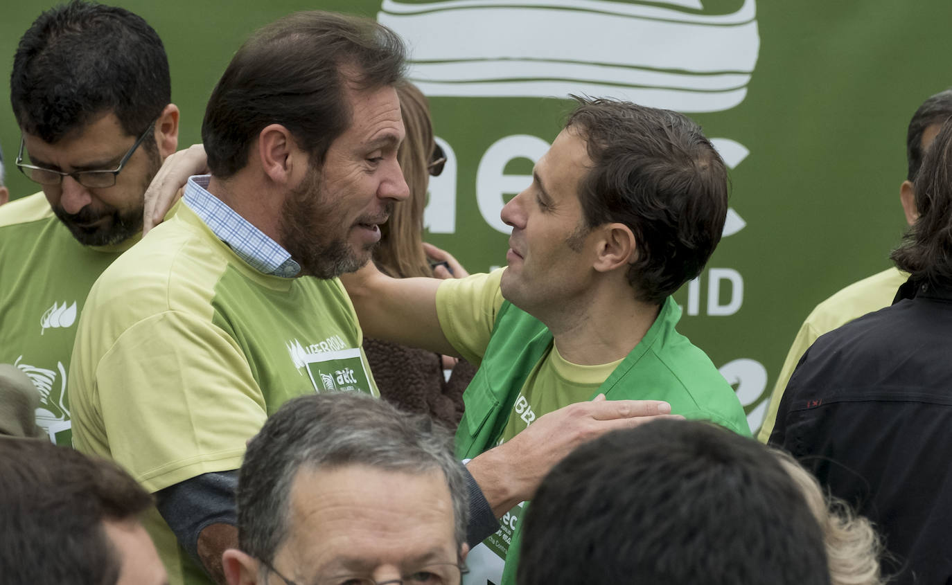 Participantes de la marcha contra el cáncer. 