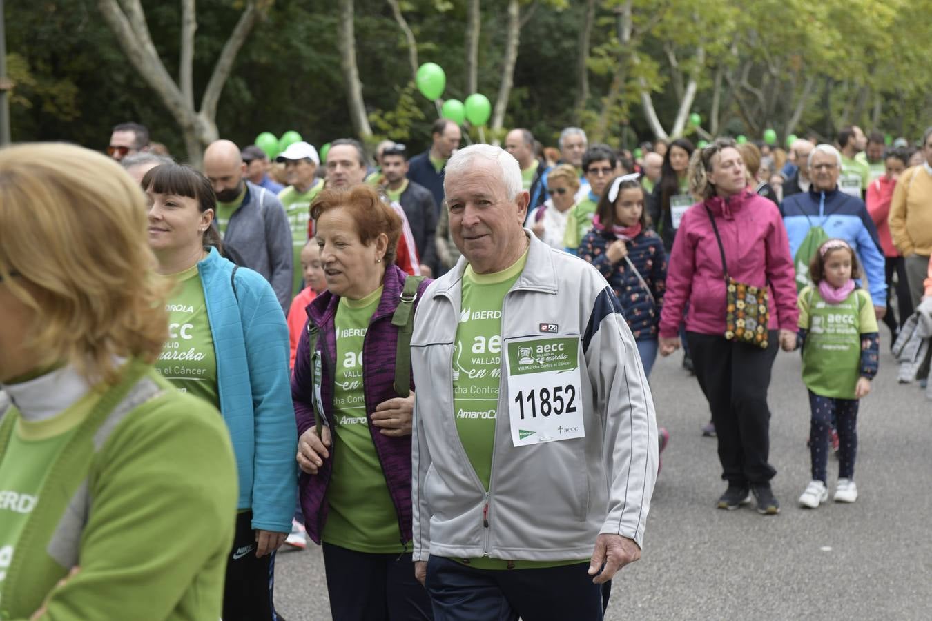 Participantes de la marcha contra el cáncer. 