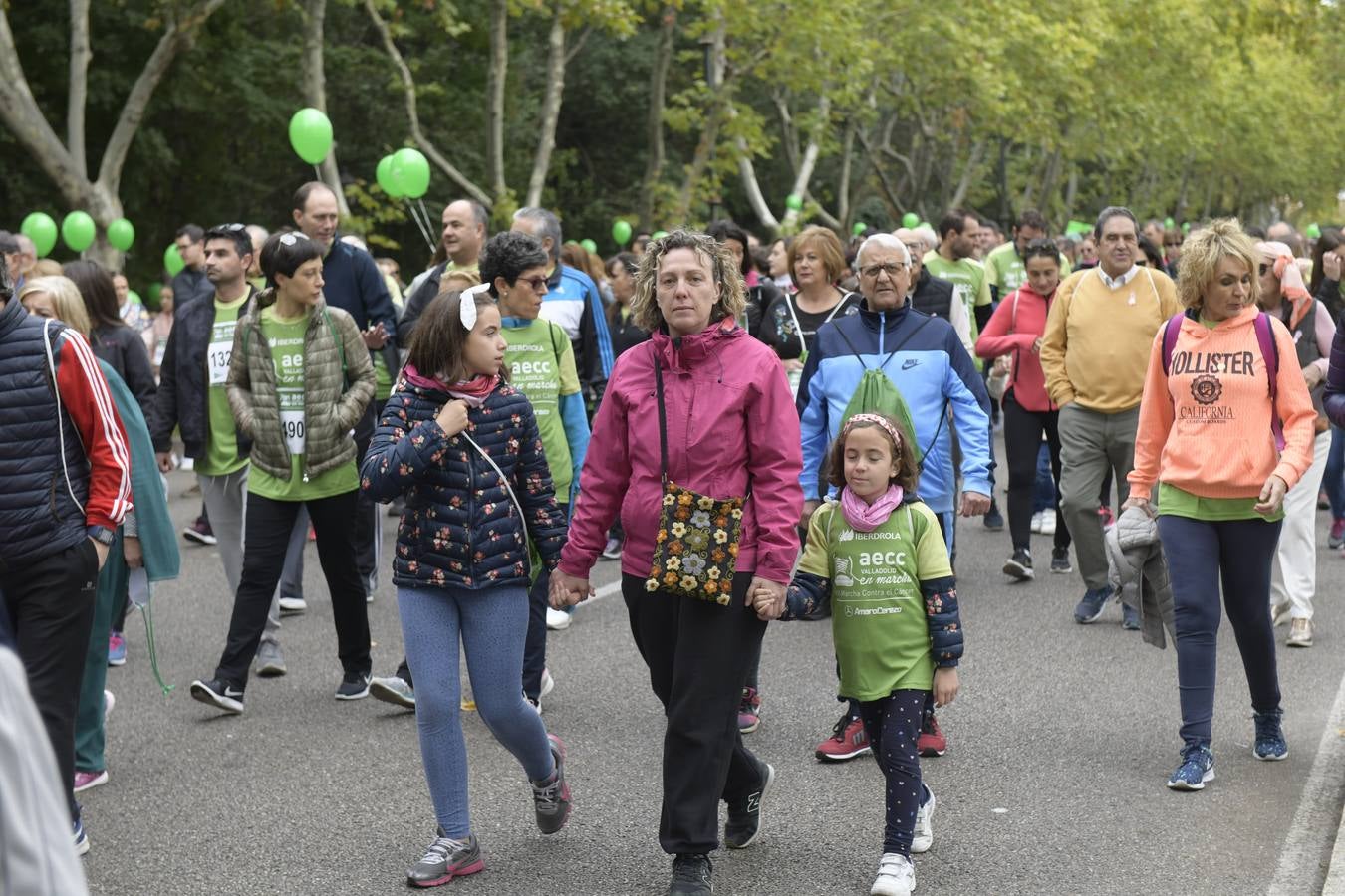 Participantes de la marcha contra el cáncer. 