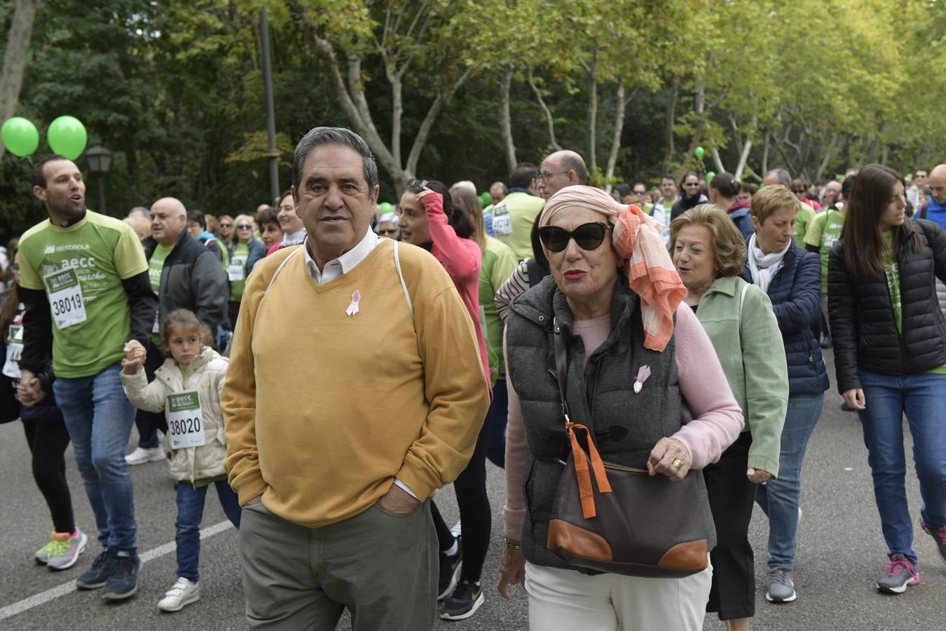 Participantes de la marcha contra el cáncer. 