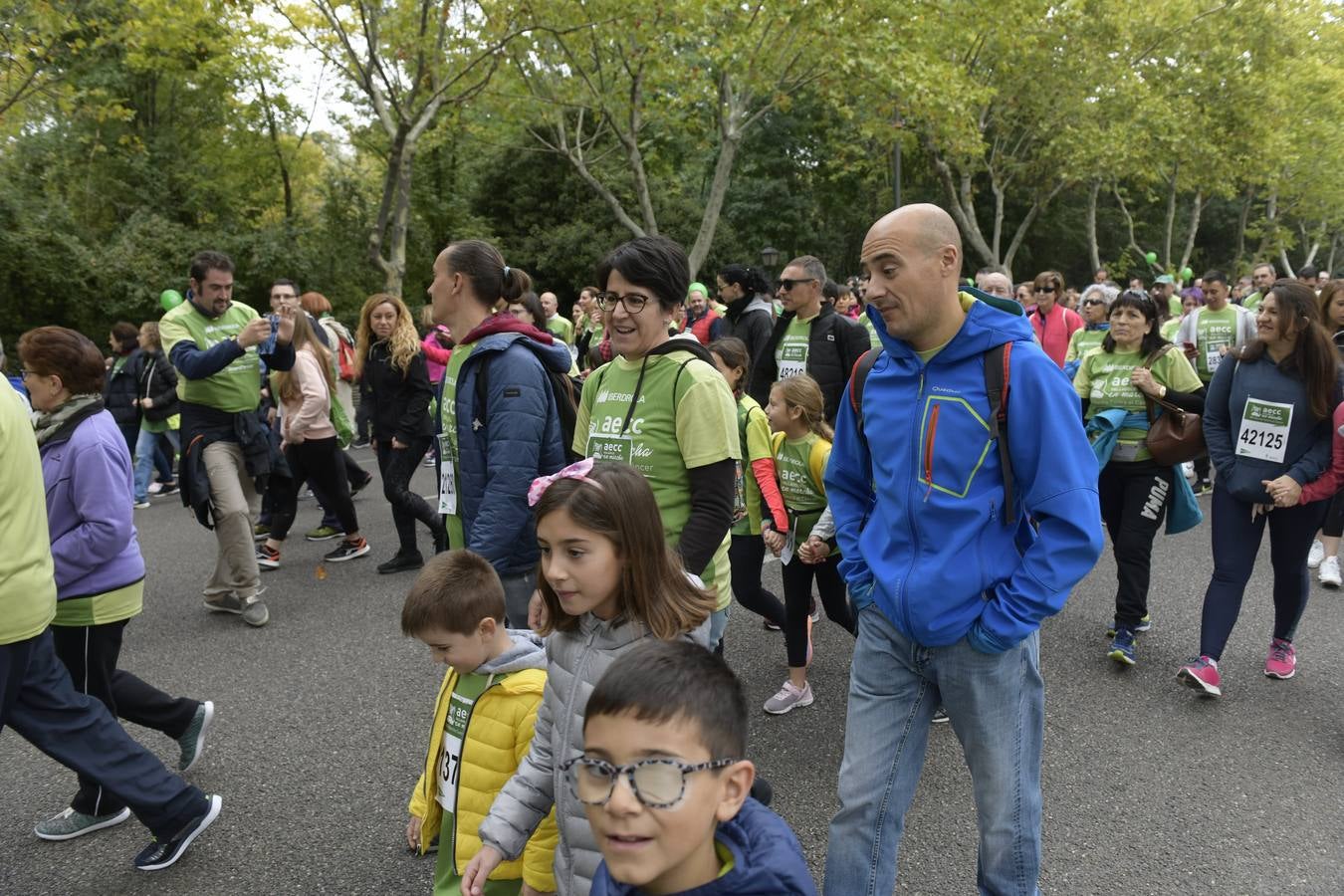 Participantes de la marcha contra el cáncer. 